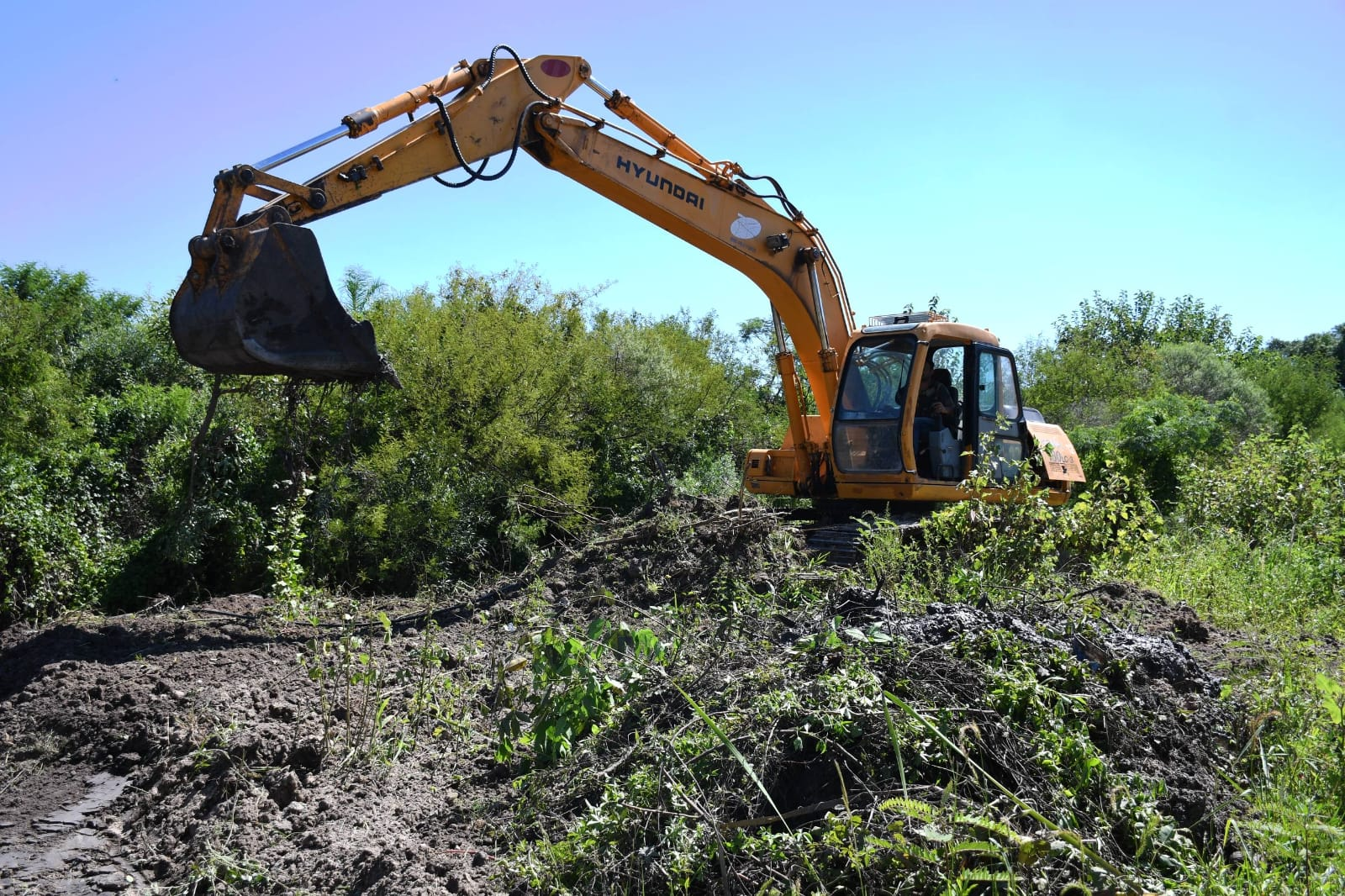 Avanzan obras pluviales para mejorar el escurrimiento del agua en distintos barrios de Corrientes 
