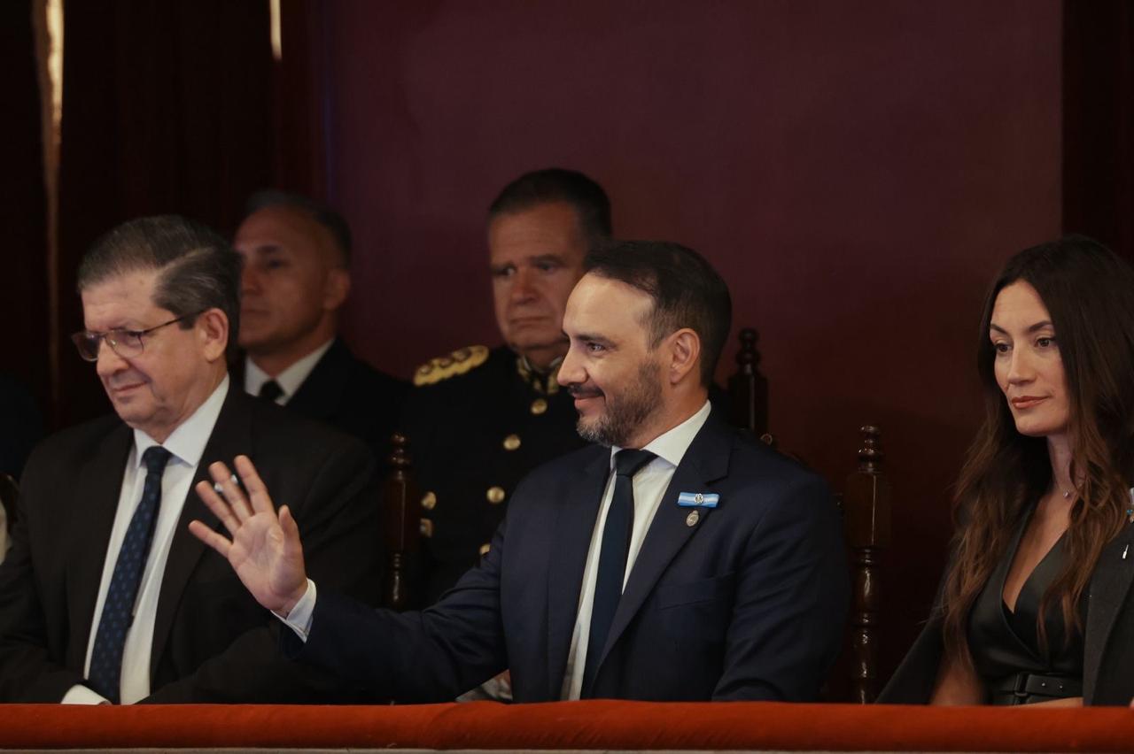 El Gobernador abrió los festejos del 25 de Mayo con una gala patriótica en el Teatro Vera