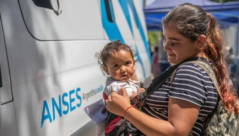 ANSES confirmó un aumento para AUH y muchas familias cobrarán casi $500.000 en junio