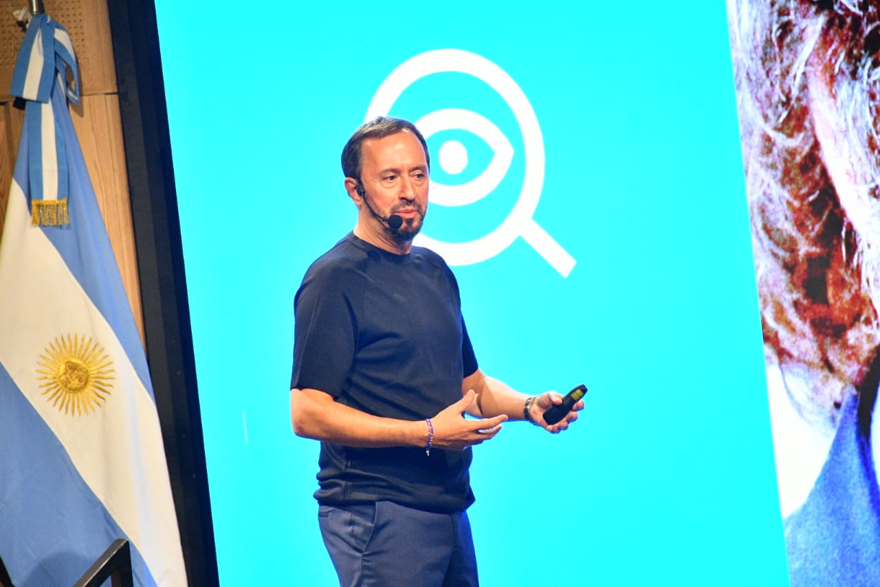 El politólogo Facundo Nejamkis brindó una charla sobre la fragmentación del país 