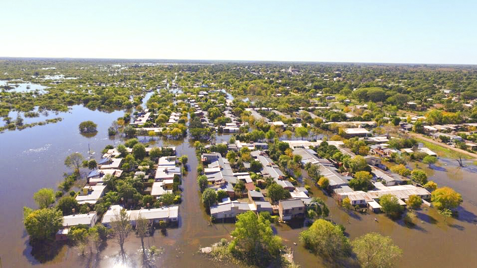 Comienza a normalizarse la situacion en San Luis del Palmar tras las inundaciones 