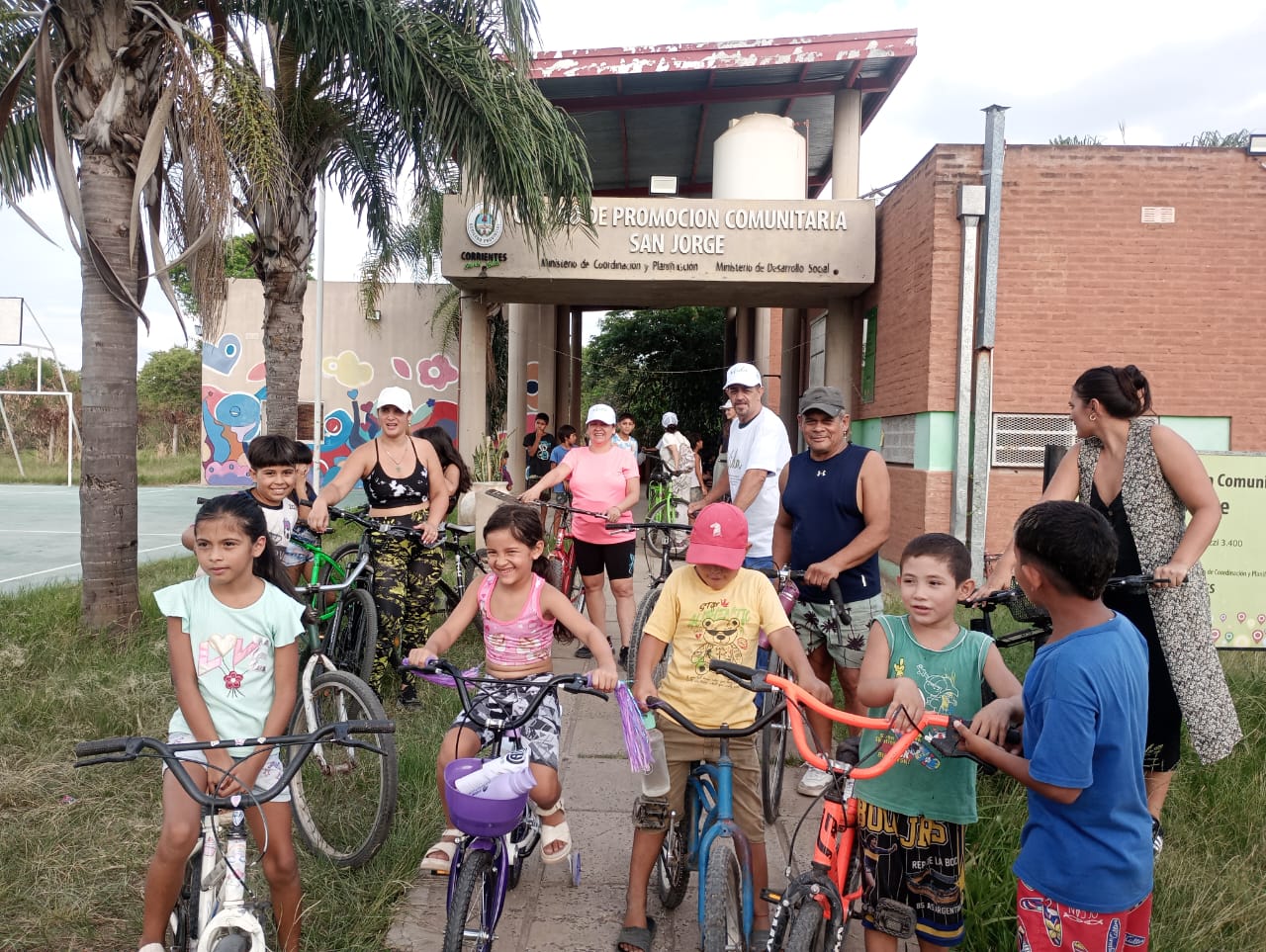 Pedaleando juntos para construir comunidad