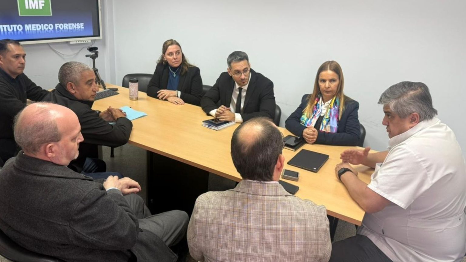 Referente de Naciones Unidas visitó el Instituto Médico Forense para conocer el trabajo en la lucha contra el narcomenudeo