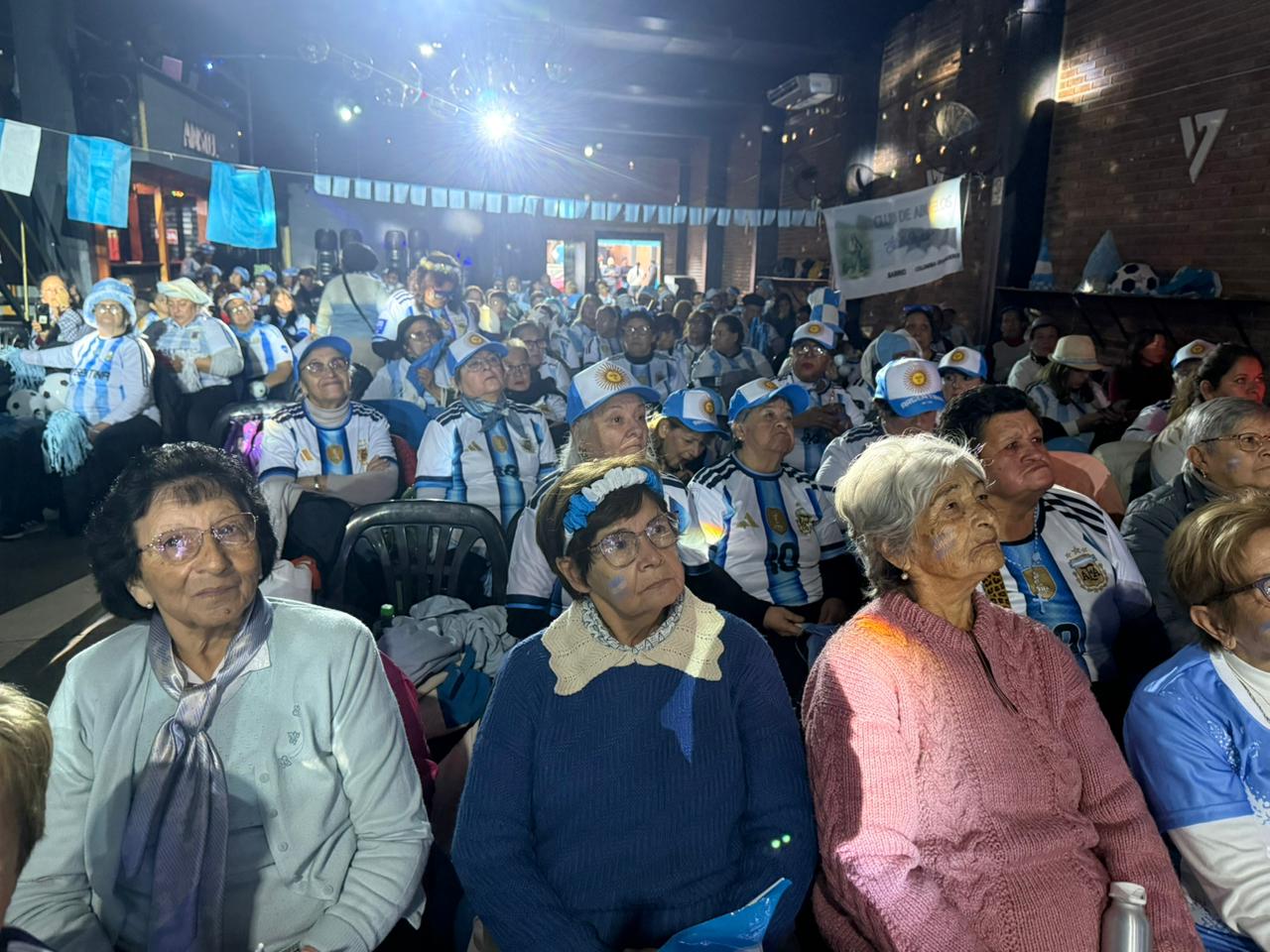 Emotiva fiesta patria reunió a más de 400 adultos mayores