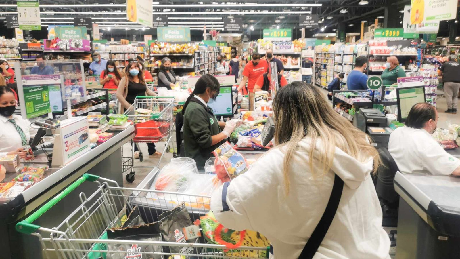 El riesgo país llegó a 465 puntos, mientras el Merval rebotó tras seis bajas consecutivas 