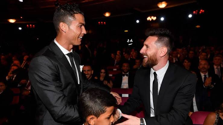 Cristiano Ronaldo acompañó a Messi tras la muerte de su padre: “Mucha fuerza”