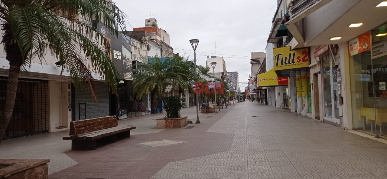 Feriado Nacional: la peatonal Junín tuvo una mañana con escasa actividad comercial