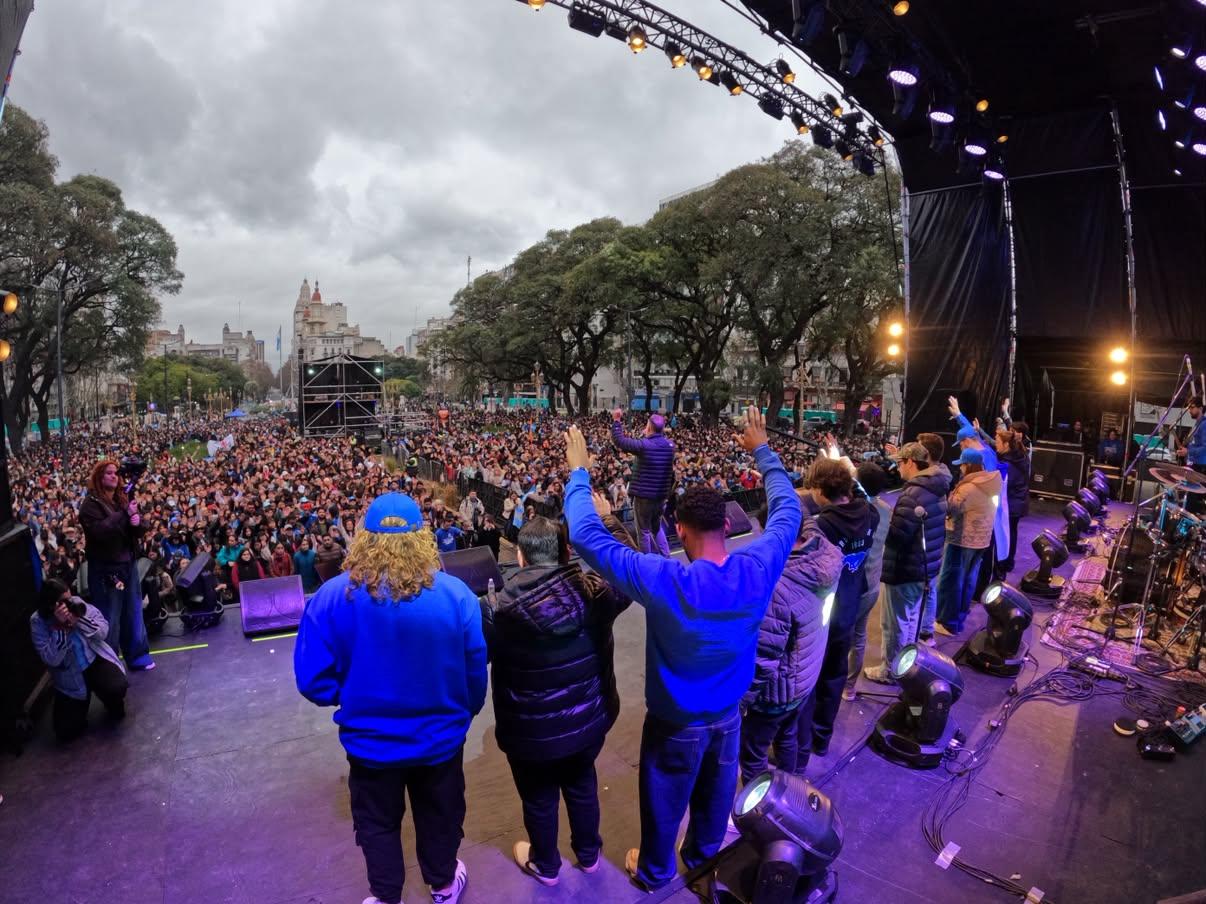 Una multitud volvió a marchar por Jesús y colmó las calles de Buenos Aires